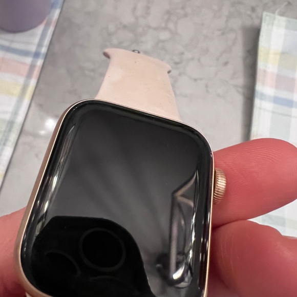 Apple Gen 5 Watch - Picture 2 of 4